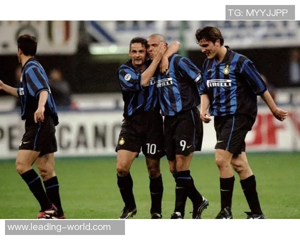 维埃里与阿德里亚诺的巅峰对决谁才是足球场上的真正传奇