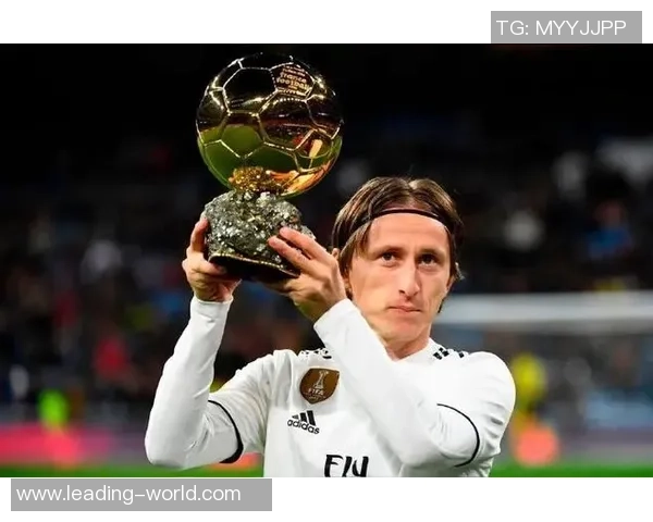 莫德里奇：足球场上的指挥官与传奇中场的辉煌历程